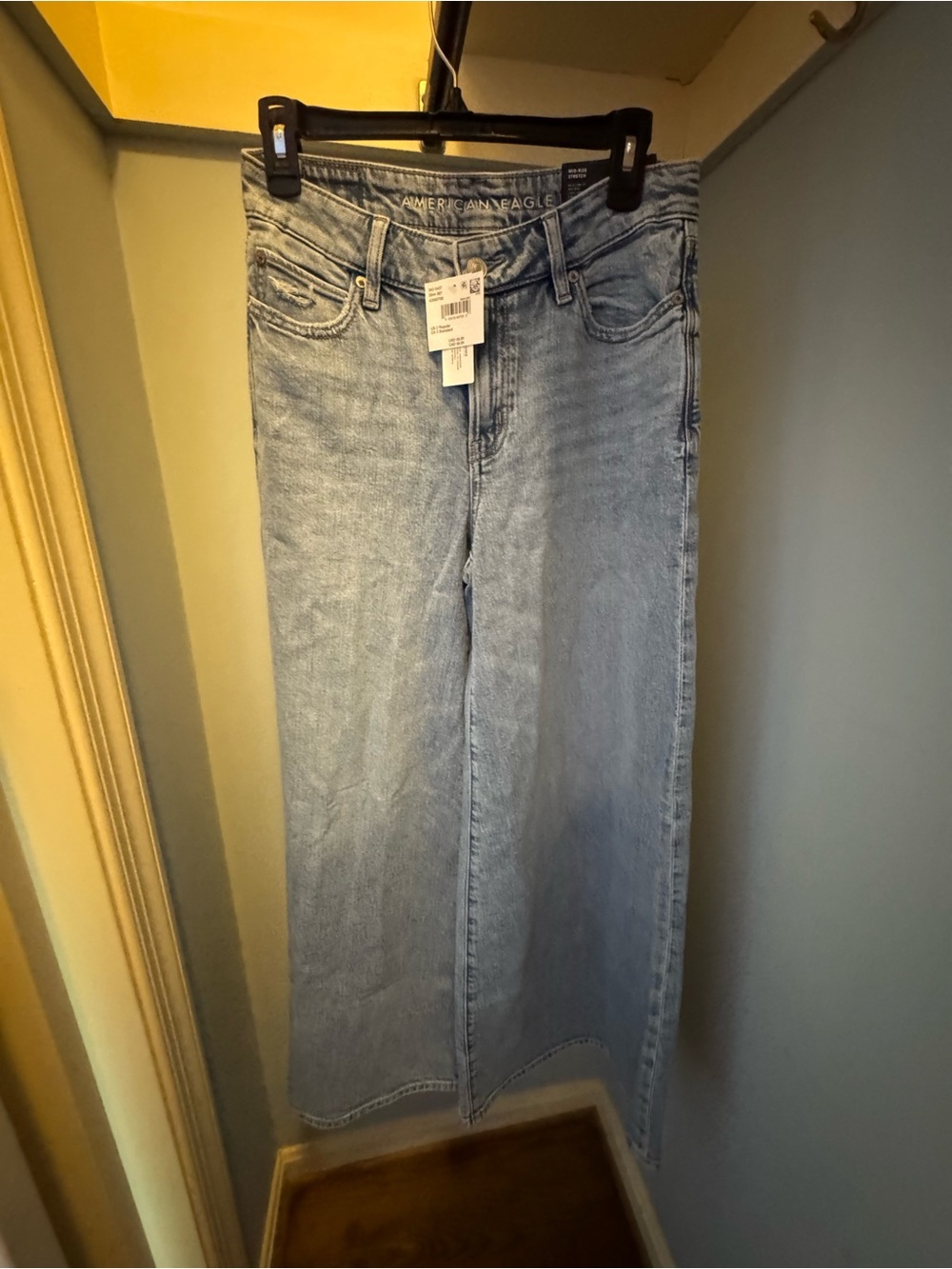 American Eagle Outfitters A-Line Fit Light Wash Mid-Rise Wide Leg Jeans NWT